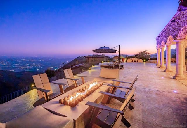 18113 El Brazo, Rancho Santa Fe CA: https://media.crmls.org/mediaz/4f7e27fc-5273-48f5-8f9d-b53fb2a7c796.jpg