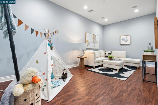 102 Barbara Rd, Orinda CA: https://media.crmls.org/mediaz/4f7e64ed-e58e-4370-8027-d348861fcc8c.jpg