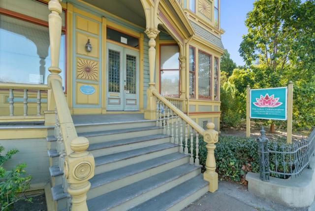 603 Mission Street, Santa Cruz CA: https://media.crmls.org/mediaz/4f7e85e0-7e83-45f7-862d-09fc10c59928.jpg
