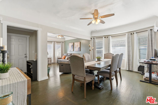 547 N St Louis Street, Los Angeles CA: https://media.crmls.org/mediaz/4f7ece02-de08-4363-9e8f-8866f6021d38.jpg