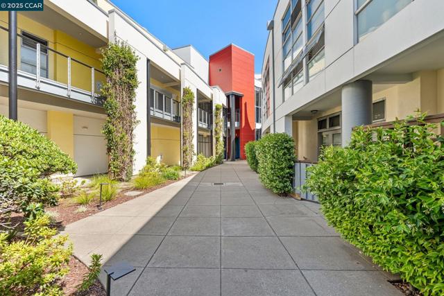 1200 65Th St, Emeryville CA: https://media.crmls.org/mediaz/4f7ecebc-fbaa-4b55-a9d3-c8c3ee4a5630.jpg