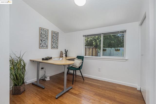 879 45Th St, Oakland CA: https://media.crmls.org/mediaz/4f7ef7a6-4f9e-4cd7-b405-27a042aaf880.jpg