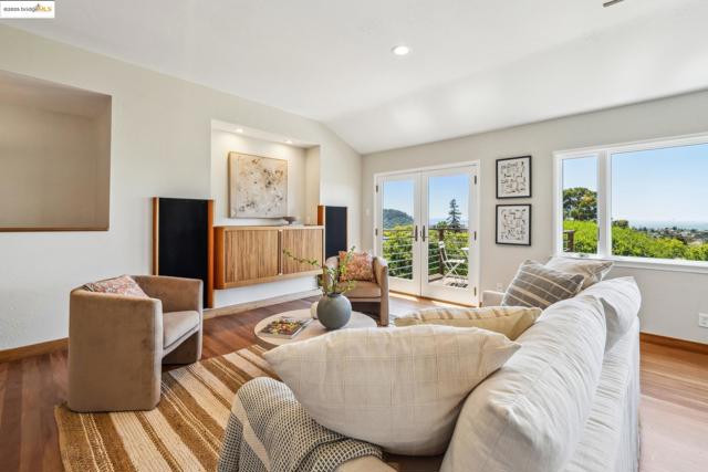 917 Avis Dr, El Cerrito CA: https://media.crmls.org/mediaz/4f7f3916-b33b-4602-9b8c-6f050e4dc9d3.jpg