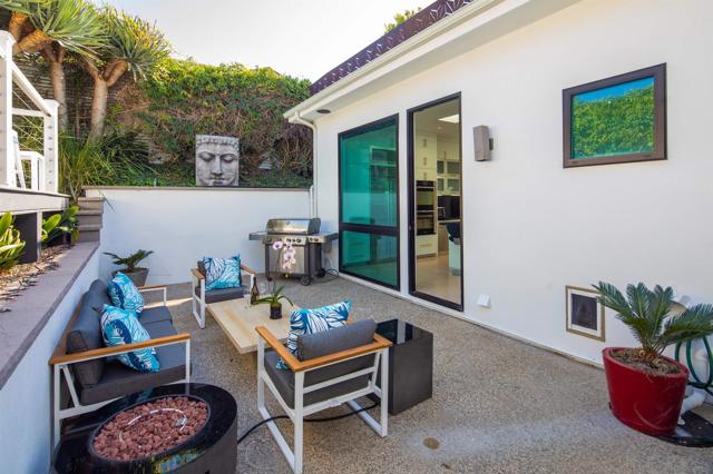 3515 Union St, San Diego CA: https://media.crmls.org/mediaz/4f7f83cb-0b70-4763-bfea-e32be715f1c3.jpg