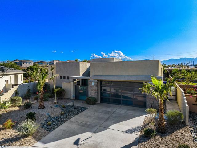 74425 Zeppelin Drive, Palm Desert CA: https://media.crmls.org/mediaz/4f7f9518-8c9d-4e8c-967e-4d4aa092b9d6.jpg