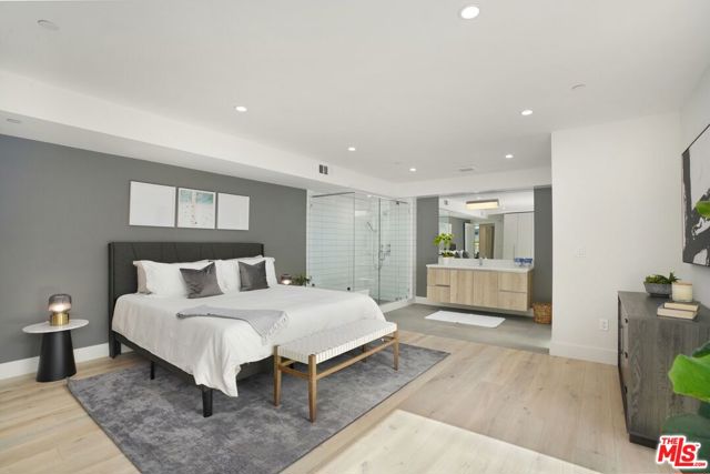 8210 Fountain Avenue, West Hollywood CA: https://media.crmls.org/mediaz/4f7fa51f-33d8-4709-b21a-a3ac4b483c18.jpg