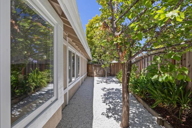 704 Prescott Lane, Foster City CA: https://media.crmls.org/mediaz/4f7fbf10-af6f-4f83-9f62-e03900b7de51.jpg