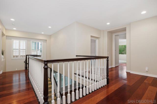 4772 Sunset Heights Ct, San Diego CA: https://media.crmls.org/mediaz/4f7fe807-d17f-4d9d-bbbf-8cce2f67ff3c.jpg