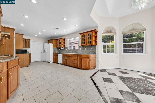18127 Madison Ave, Castro Valley CA: https://media.crmls.org/mediaz/4f8015fa-ddb3-4f40-baa9-5ab4618c5cb8.jpg