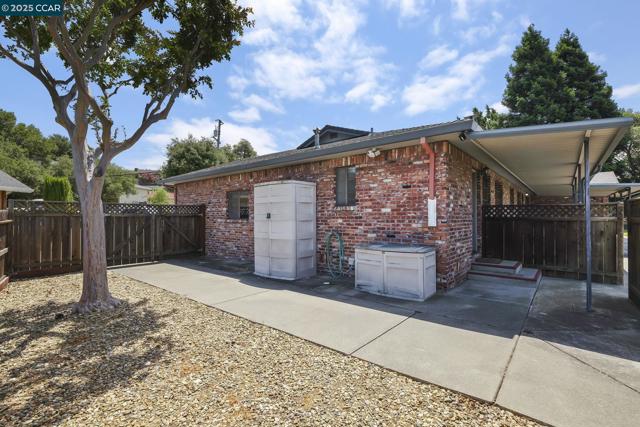 801 Laurel Ct, Rodeo CA: https://media.crmls.org/mediaz/4f80b207-4561-477d-8b16-c55e7012c9b0.jpg