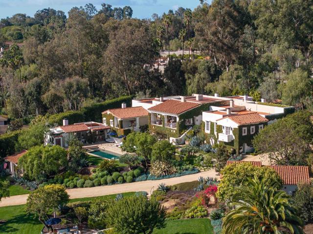 17484 El Vuelo, Rancho Santa Fe CA: https://media.crmls.org/mediaz/4f80c308-271c-46b9-9bc0-4aba786437eb.jpg