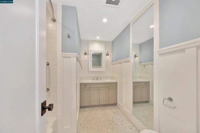 772 John Way, Lafayette CA: https://media.crmls.org/mediaz/4f811464-d9fc-4474-a589-5c6f8e529c2b.jpg