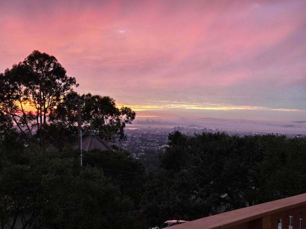 https://media.crmls.org/mediaz/4f8143d3-6034-4b28-94a4-e038fce45c1f.jpg?preset=X-Large
