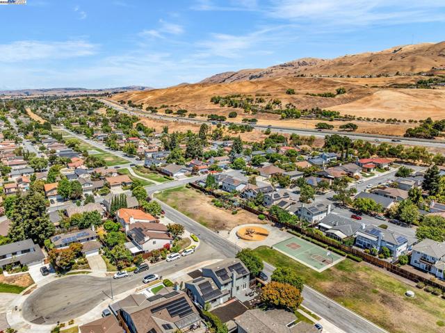 524 Gamay Ct, Fremont CA: https://media.crmls.org/mediaz/4f8194c4-469c-4e9a-a517-34e1a2761c3c.jpg