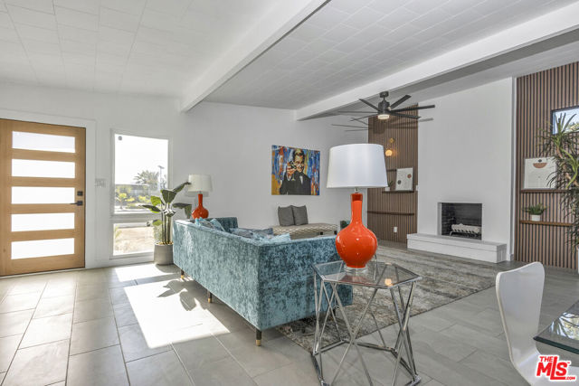 547 N Farrell Drive, Palm Springs CA: https://media.crmls.org/mediaz/4f81b3fa-43a3-41b5-b6bd-6872e5751a49.jpg