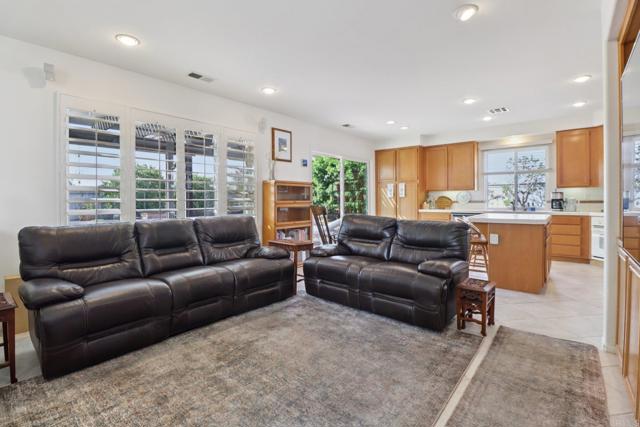 542 Lee Circle, Chula Vista CA: https://media.crmls.org/mediaz/4f81c996-2158-46cc-bd18-c44215698578.jpg