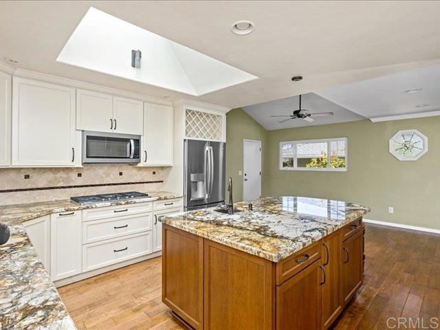 1051 La Reina, San Marcos CA: https://media.crmls.org/mediaz/4f81da3e-dbc1-4f28-93e2-128ecb108118.jpg
