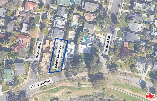 15419 Via De Las Olas, Pacific Palisades CA: https://media.crmls.org/mediaz/4f822bd8-e46b-4440-b431-78a49f076f10.jpg
