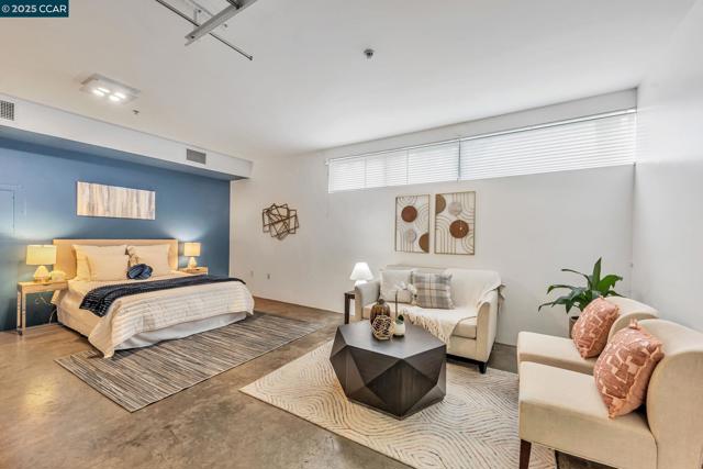 1231 Pine St, Oakland CA: https://media.crmls.org/mediaz/4f8243c4-7171-4d74-bdcd-060a6362e161.jpg