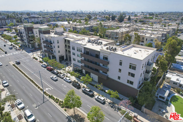 552 E Carson Street, Carson CA: https://media.crmls.org/mediaz/4f82ae0d-efdd-4bbb-8d1c-014e39ee53c4.jpg