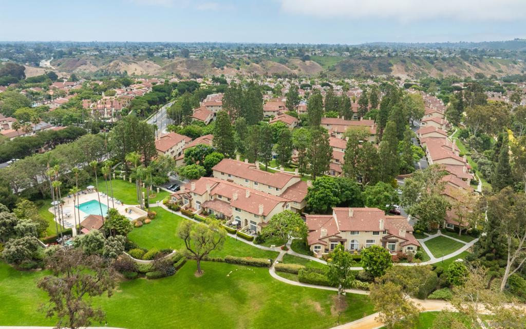 https://media.crmls.org/mediaz/4f83686a-4270-49b6-8400-f09792fdfa54.jpg?preset=X-Large