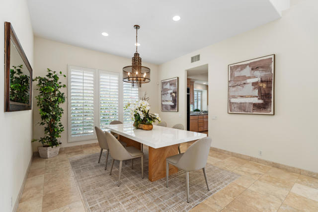 47380 Via Cordova, La Quinta CA: https://media.crmls.org/mediaz/4f836873-1f34-4b94-9c41-86b7678c230b.jpg