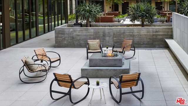 755 S Spring Street, Los Angeles CA: https://media.crmls.org/mediaz/4f8376bf-5046-4ec7-a7cb-83519077277c.jpg