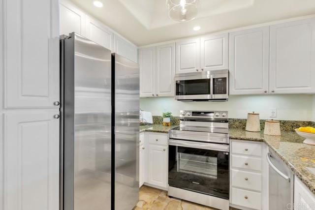 9253 Regents, La Jolla CA: https://media.crmls.org/mediaz/4f838863-9f82-4bcd-bff0-68a4b5dc55c8.jpg