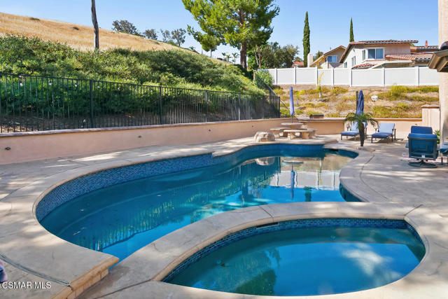 5625 Maricopa Drive, Simi Valley CA: https://media.crmls.org/mediaz/4f83a134-c03f-47fd-a84d-2bcf6a4dc1c8.jpg