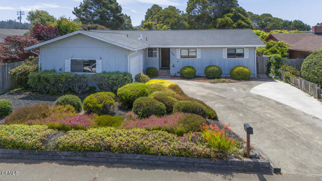 Detail Gallery Image 1 of 24 For 300 Penitenti Way, Fort Bragg,  CA 95437 - 3 Beds | 2 Baths