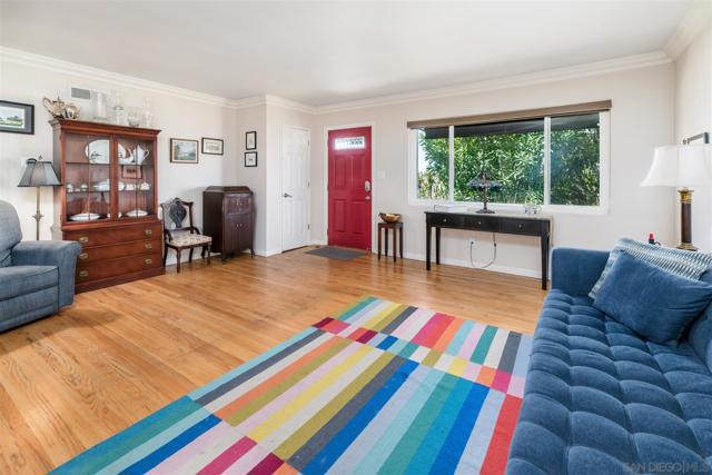 4737 Baylor Dr, San Diego CA: https://media.crmls.org/mediaz/4f85178a-a63f-46f2-b40e-6ac1a5dc8414.jpg