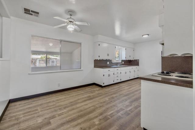 384 E Gail Avenue, Tulare CA: https://media.crmls.org/mediaz/4f853780-bd06-49e4-bb05-2aa5abed26fd.jpg