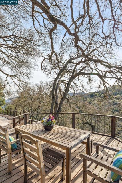 2160 Ridgewood Rd, Alamo CA: https://media.crmls.org/mediaz/4f858e30-add7-43b4-848b-3928518a95b8.jpg