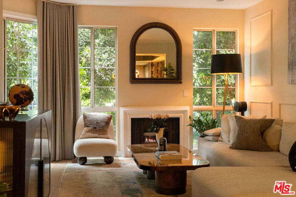 585 N Rossmore Avenue #407