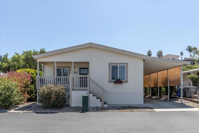718 Sycamore Avenue, Vista CA: https://media.crmls.org/mediaz/4f85f489-f716-4a85-af8e-9faadb791cb3.jpg