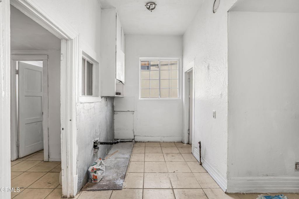 https://media.crmls.org/mediaz/4f860ff9-d405-413a-a0b7-4f2f657ad359.jpg?preset=X-Large