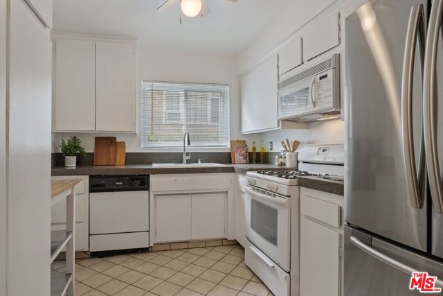 1730 Camden Avenue, Los Angeles CA: https://media.crmls.org/mediaz/4f862d19-921a-48a8-a147-06e2a14ef391.jpg