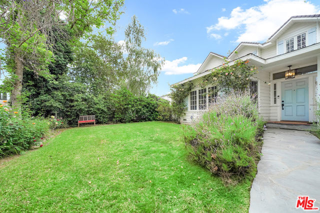 5111 Babcock Avenue, Valley Village CA: https://media.crmls.org/mediaz/4f86d591-033f-4a55-9530-d577de2034d5.jpg