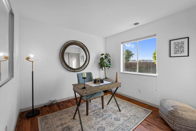 9082 Spencer Court, Gilroy CA: https://media.crmls.org/mediaz/4f8719ea-1123-4472-97cc-a6000b7274b6.jpg