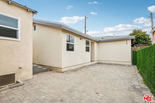 834 E 90th Street, Los Angeles CA: https://media.crmls.org/mediaz/4f876765-bf15-431f-8aa5-ef1541bfc482.jpg