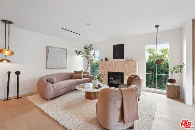 4539 Atoll Avenue, Sherman Oaks CA: https://media.crmls.org/mediaz/4f8773ed-64e5-40fe-806a-a9006a5d5062.jpg