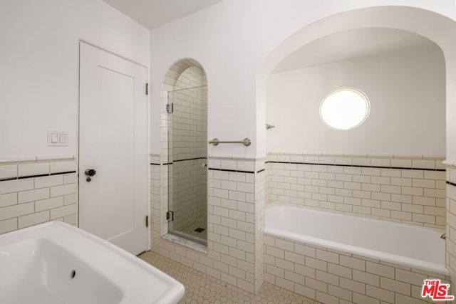 1539 Ensley Avenue, Los Angeles CA: https://media.crmls.org/mediaz/4f87a9df-bfda-4852-88d8-f5ea99701e9e.jpg