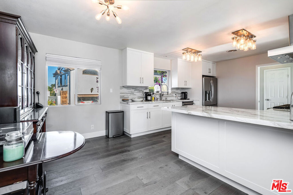 3909 Glenridge DriveSherman Oaks image #13