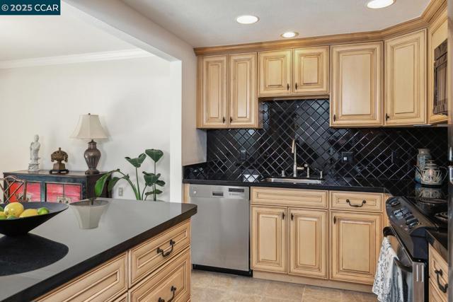 1816 Golden Rain, Walnut Creek CA: https://media.crmls.org/mediaz/4f87c3a8-eaa0-4fce-98fc-c78b1c1d65d5.jpg