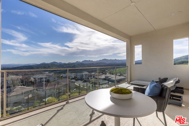 20668 W Hummingbird Court, Porter Ranch CA: https://media.crmls.org/mediaz/4f88367f-05f1-49e9-bea8-11ff19a5f9f1.jpg
