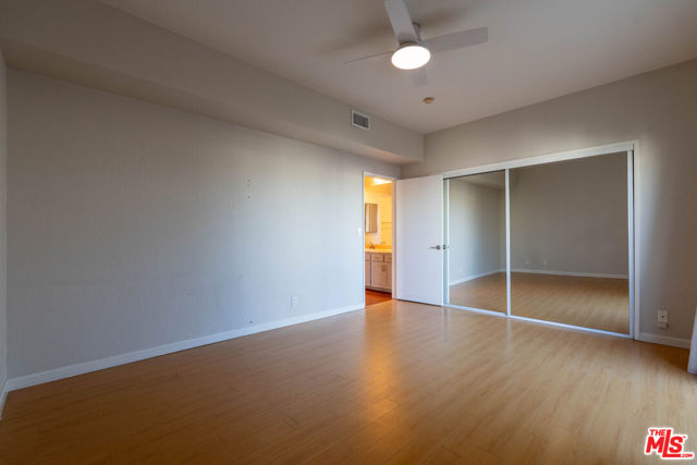 5135 Zelzah Avenue, 305 photo 24
