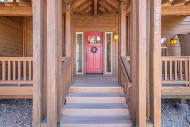 10023 S River Street, Truckee CA: https://media.crmls.org/mediaz/4f88d2ad-5f4f-40e3-b778-6dab0b5bf1c2.jpg