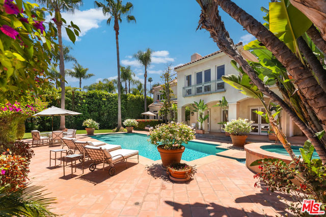 812 N BEDFORD Drive, Beverly Hills CA: https://media.crmls.org/mediaz/4f8908aa-530e-4c94-8f75-a547479299f2.jpg
