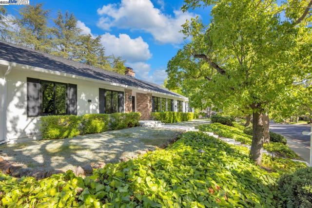 560 Old Orchard Drive, Danville CA: https://media.crmls.org/mediaz/4f8996d0-3a51-4329-b862-26f3c37e5299.jpg