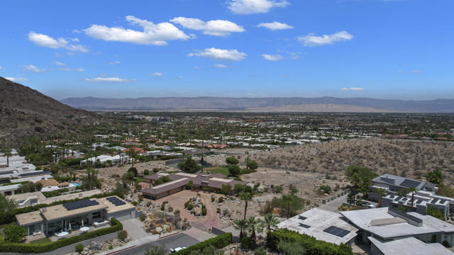 770 S La Mirada Road, Palm Springs CA: https://media.crmls.org/mediaz/4f8a5b51-57bc-4619-8d84-9311708652fa.jpg